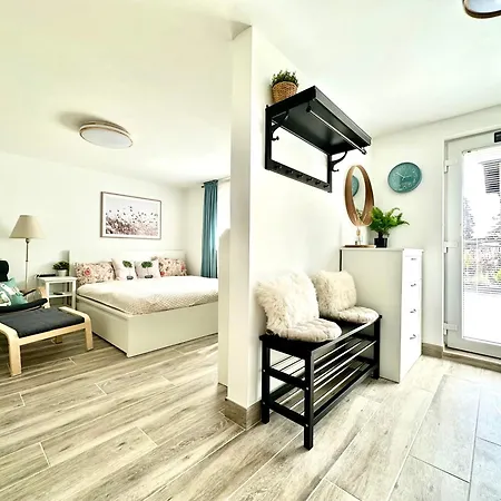 New Sunny 30 M2 In Area With Parking *