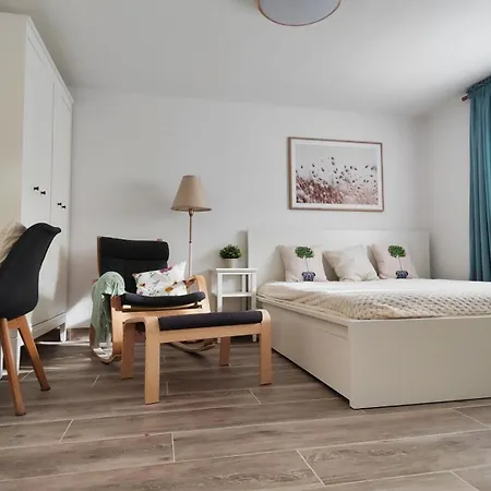 New Sunny 30 M2 In Area With Parking דירה לובליאנה