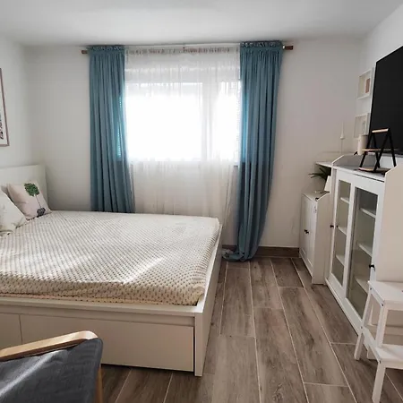 New Sunny 30 M2 In Area With Parking דירה לובליאנה